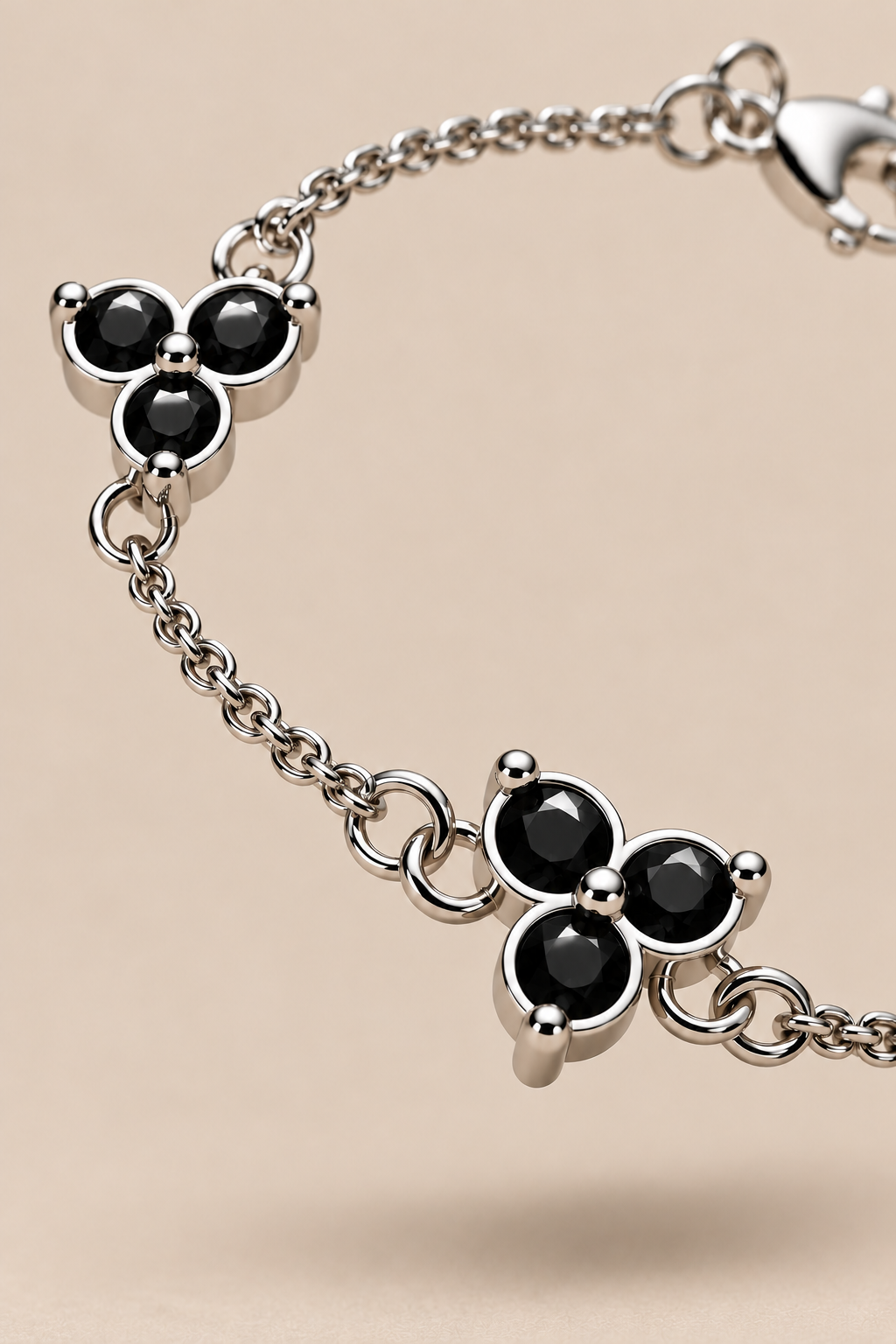 Le bracelet Monaco noir et or