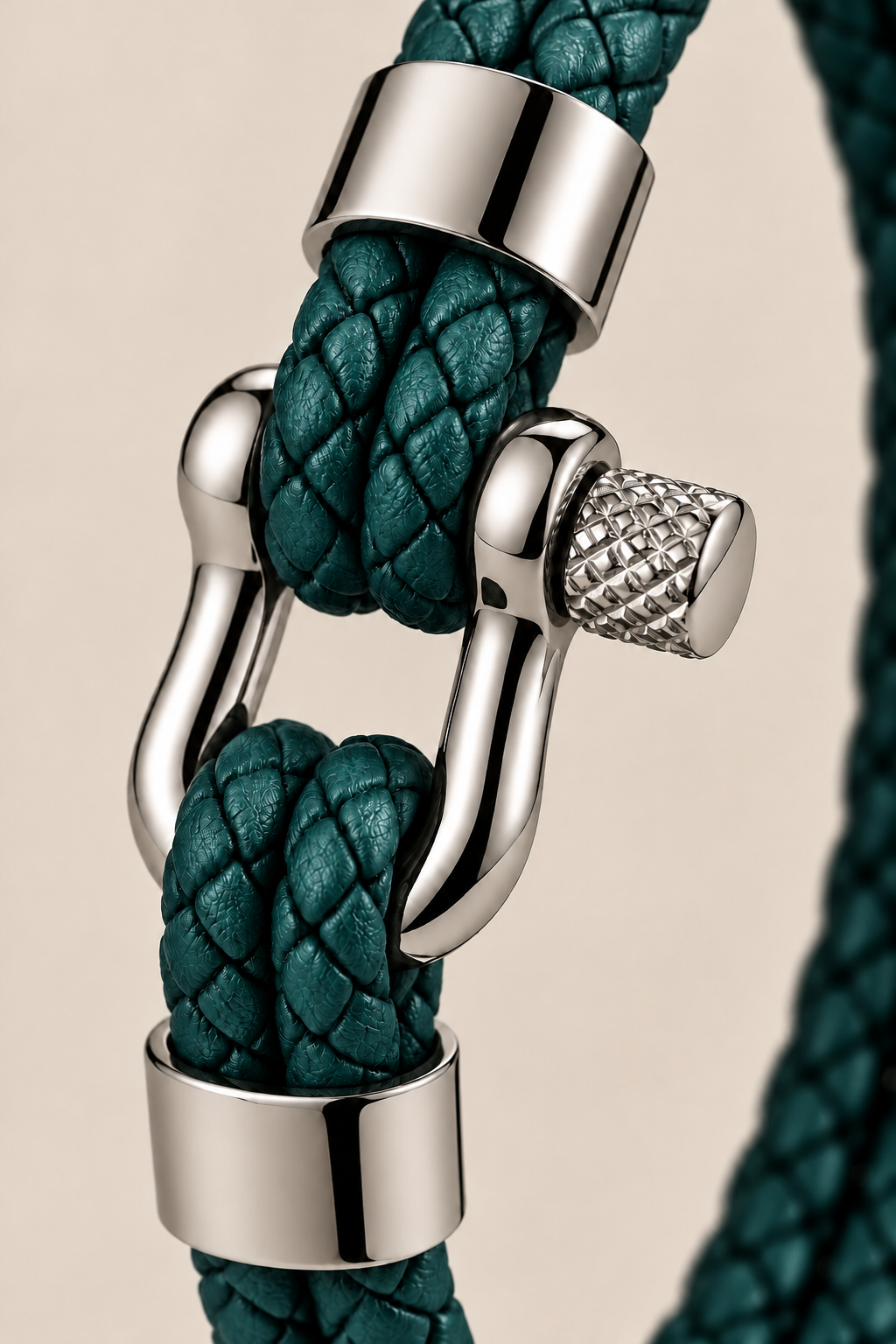 Das Anchor-Armband aus Erdöl und Silber
