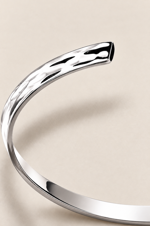 Das Amalfi Armband aus strukturiertem Silber