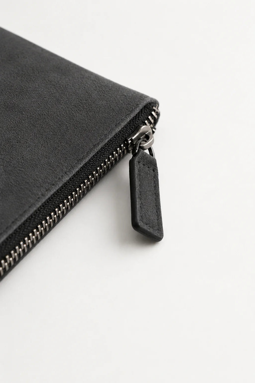 The Forte Alcantara Dark Grey Pochette
