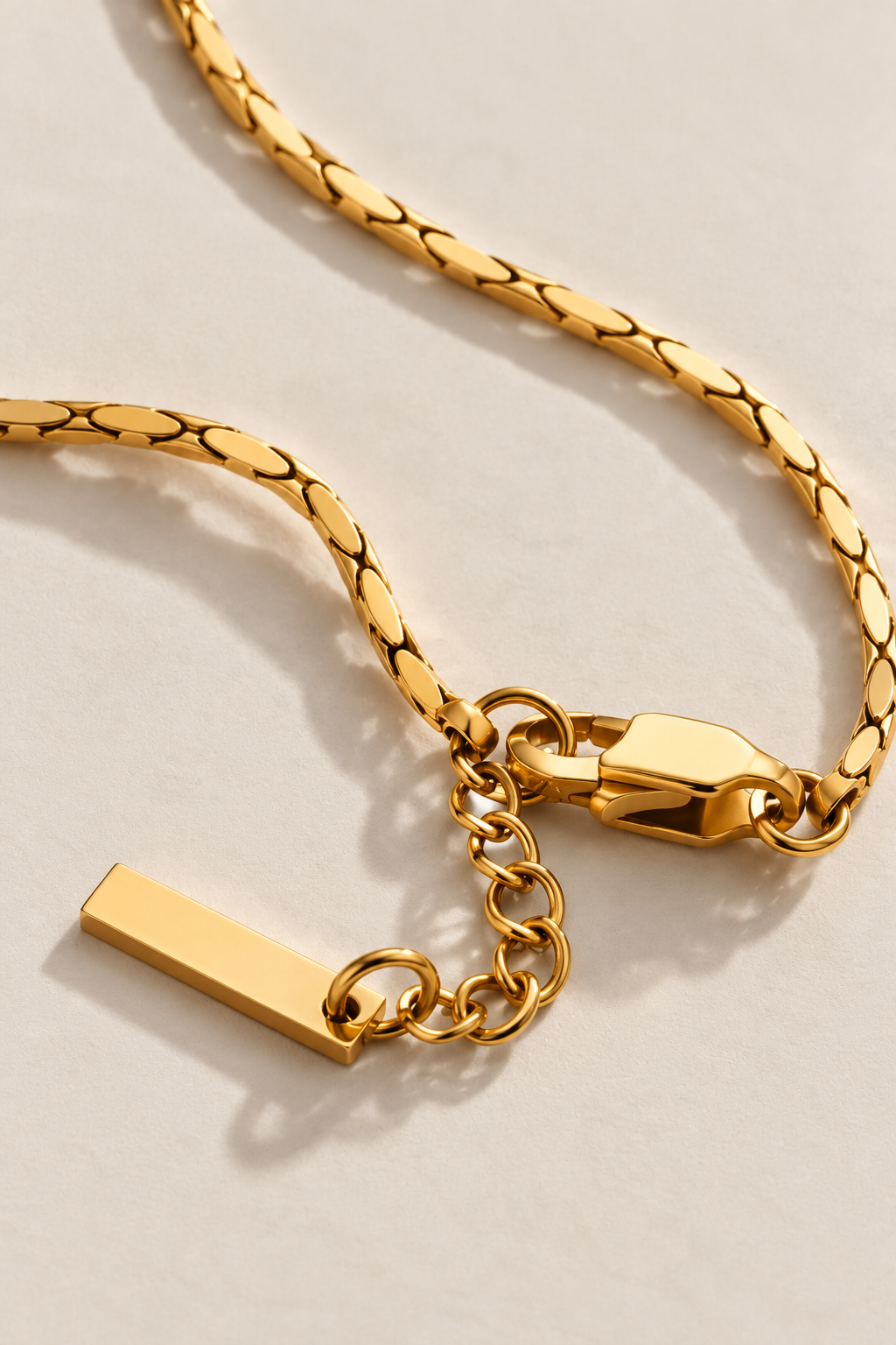 Das königliche Drahtarmband aus Gold