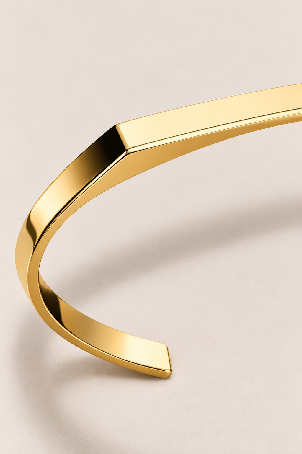Das Aura Siegelarmband in Gold