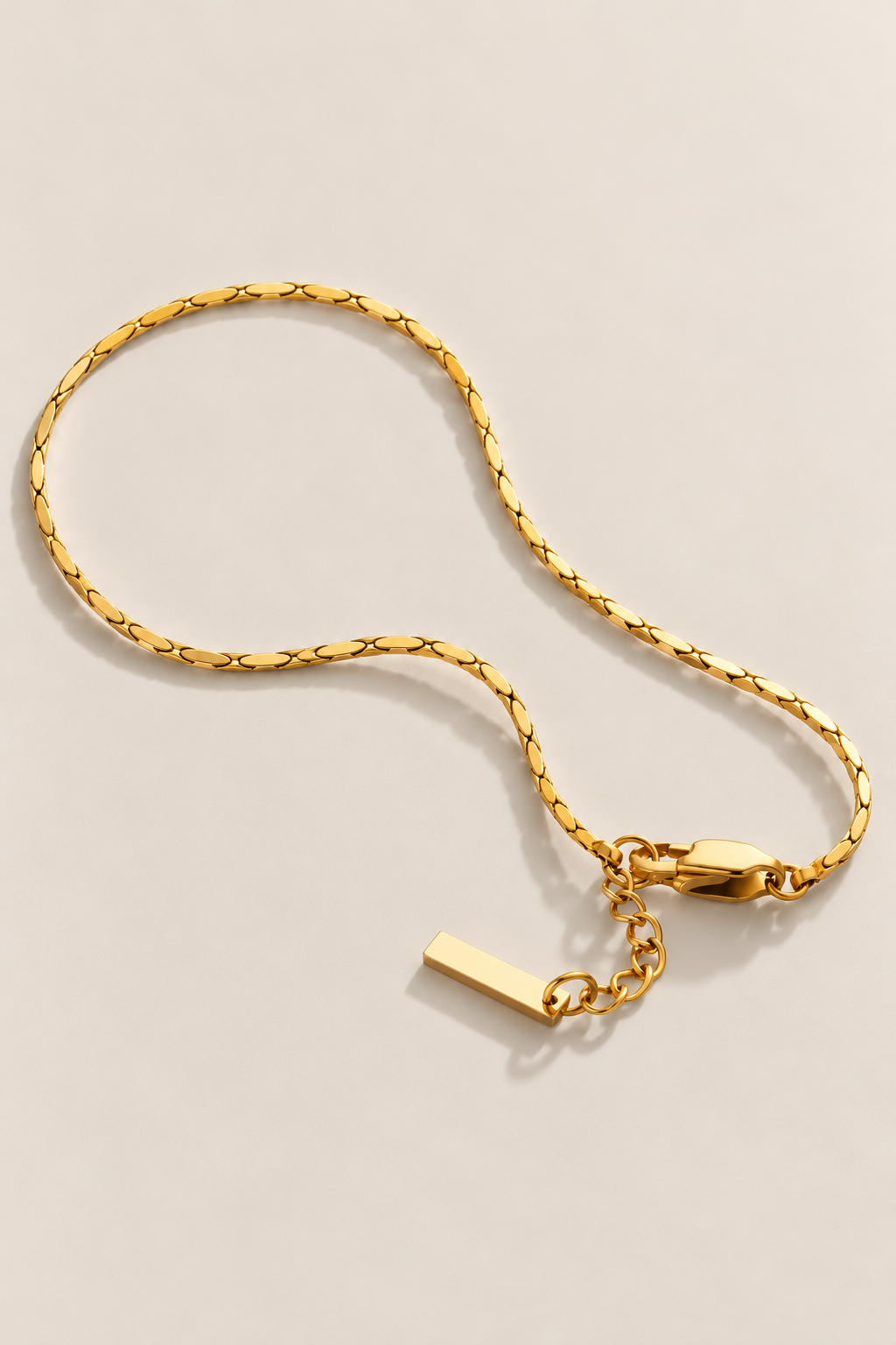 Das königliche Drahtarmband aus Gold